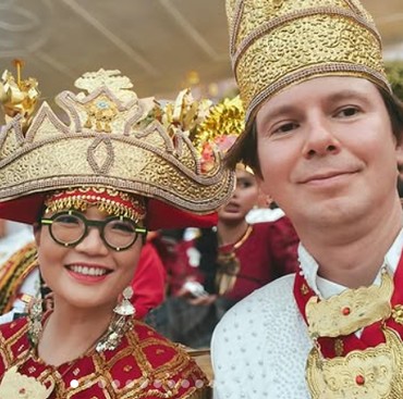 Suami Wamendikti Stella Christie Kecelakaan Ski di AS, Alami Patah Tulang-Pembuluh Darah Pecah