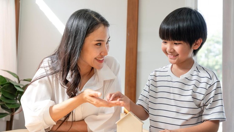 5 Kalimat yang Dipakai Milioner untuk Bikin Anak Tertarik Menabung & Memikirkan Masa Depan
