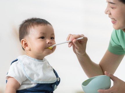 9 Resep MPASI Bayi Usia 8 Bulan, Tinggi Kalori & Penambah Berat Badan