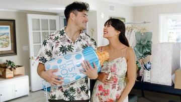 Congrats! Aurelie Moeremans dan Tyler Bigenho&nbsp;Dikaruniai Anak Pertama