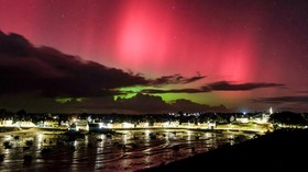FOTO: Kilau Cahaya Aurora Borealis Hiasi Langit Eropa