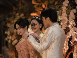 Fantastis! Segini Harga Kalung Lamaran Syifa Hadju dari El Rumi