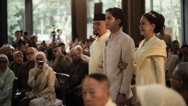 7 Momen Lamaran El Rumi dan Syifa, Maia-Irwan dan Dhani-Mulan Kompak Duduk Bersanding