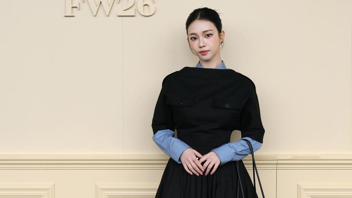 Get The Look: Gaya 'Smart' dan Elegan Ala Karina aespa di Fashion Show Prada