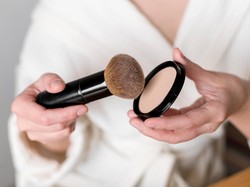 Begini Trik Membuat Makeup 'Skin-like' Finish, Wajah Tampak Alami dan Tidak Cakey