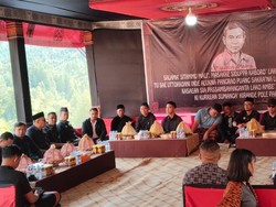 Kaesang dan RMS Duduk Bareng di Upacara Kematian Ayah Politisi PSI Benidiktus Papa di Toraja