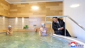 FOTO: Kim Jong Un Pelesiran ke Resor Pemandian Air Panas
