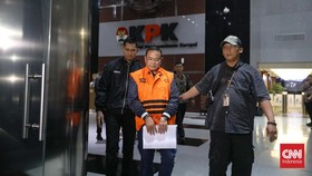 FOTO: KPK Tahan Bupati Pati Sudewo