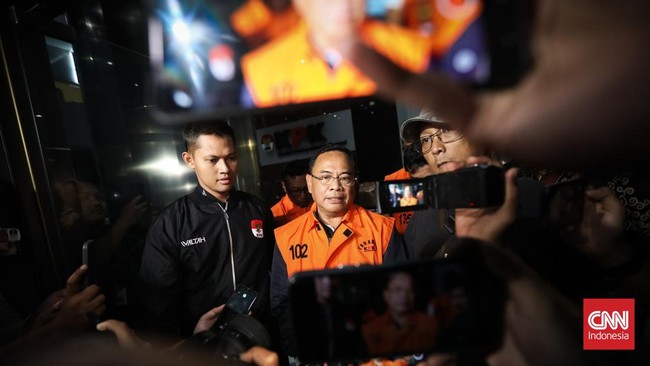 KPK geledah sejumlah tempat terkait penanganan kasus dugaan pemerasan pengisian jabatan perangkat desa yang menyeret Sudewo selaku Bupati Pati.