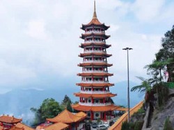 Tak Hanya Wisata Religi, Kuil Gua Chin Swee Hadirkan Pemandangan Indah di Atas Awan