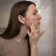 5 Kebiasaan yang Merusak Skin Barrier, Tanpa Disadari Mungkin Kamu Melakukannya!