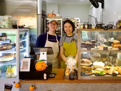 Tinggalkan Karier Mapan, Dua Wanita Ini Coba Peruntungan Jualan Roti