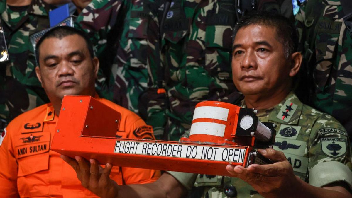 Basarnas Serahkan Black Box Pesawat ATR 42-500 ke KNKT