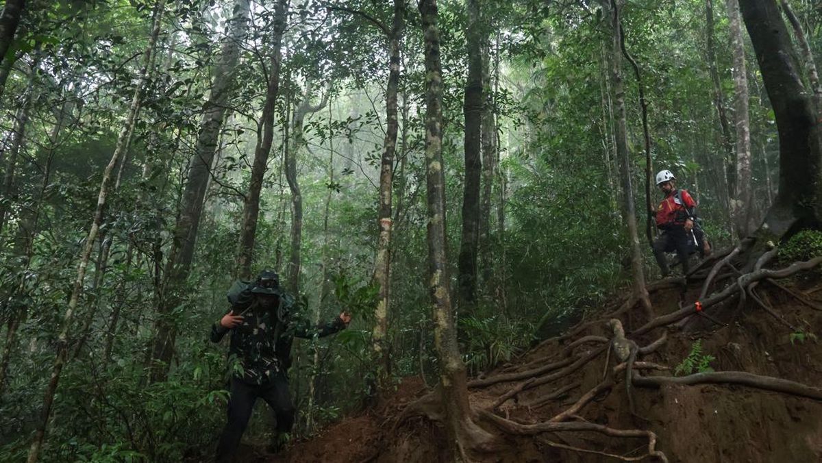 Cerita Evakuasi Korban Pesawat ATR di Pinggir Air Terjun Bulusaraung