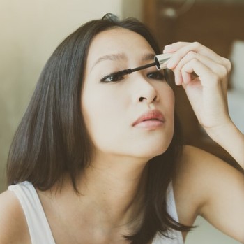 Perbedaan Waterproof dan Water-Resistant pada Make Up, Jangan Sampai Salah Pilih!