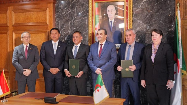 Pupuk Indonesia menjalin kerja sama dengan Somiphos Aljazair untuk memperkuat pasokan pupuk, sehingga menekan biaya dan harga pupuk bagi petani.