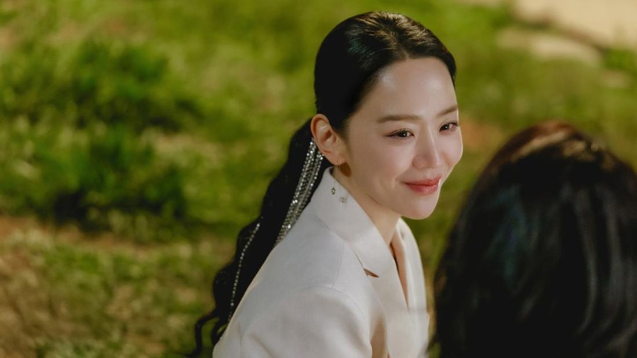 Penampilan Shin Hae Sun dalam drakor Netflix terbaru 2026 The Art of Sarah&period;