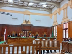 4 Terdakwa Jalani Sidang Perdana Kasus Jual Beli Aset BUMN ke Ciputra Land