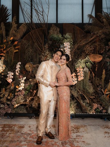 8 Potret Bahagia Lamaran Syifa Hadju dan El Rumi