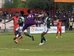 Viral Dada Pemain Persikaba Blora Kena Tendangan Kungfu PSIR Rembang