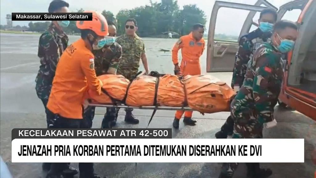 VIDEO: Jenazah Pria Korban Pertama Ditemukan Diserahkan ke DVI