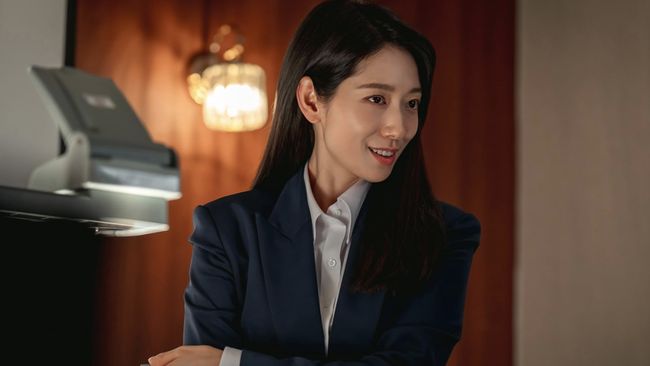 Undercover Miss Hong menjadi drama aksi-komedi Korea terbaru yang mempertemukan Park Shin-hye dengan Go Kyung-pyo.