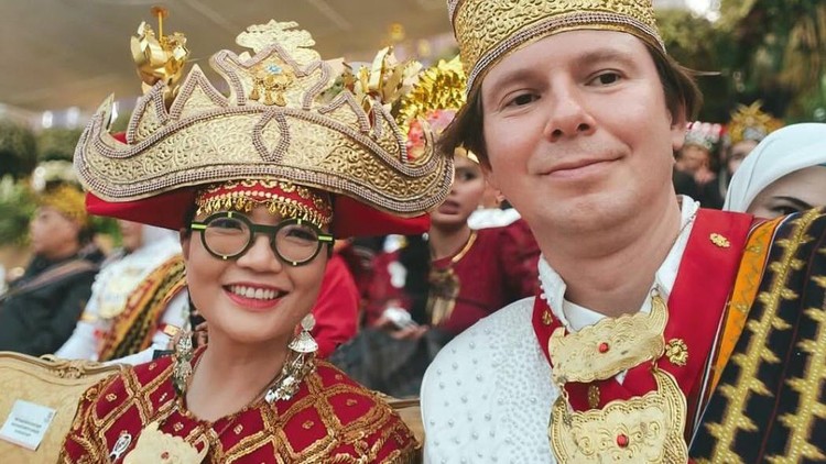 Wamendikti Stella Cristie Minta Doa&comma; Suami Kecelakaan Ski di Amerika