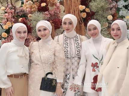 5 Potret Geng Mamayu Hadiri Lamaran Syifa Hadju & El Rumi, Kesha Ratuliu Terharu