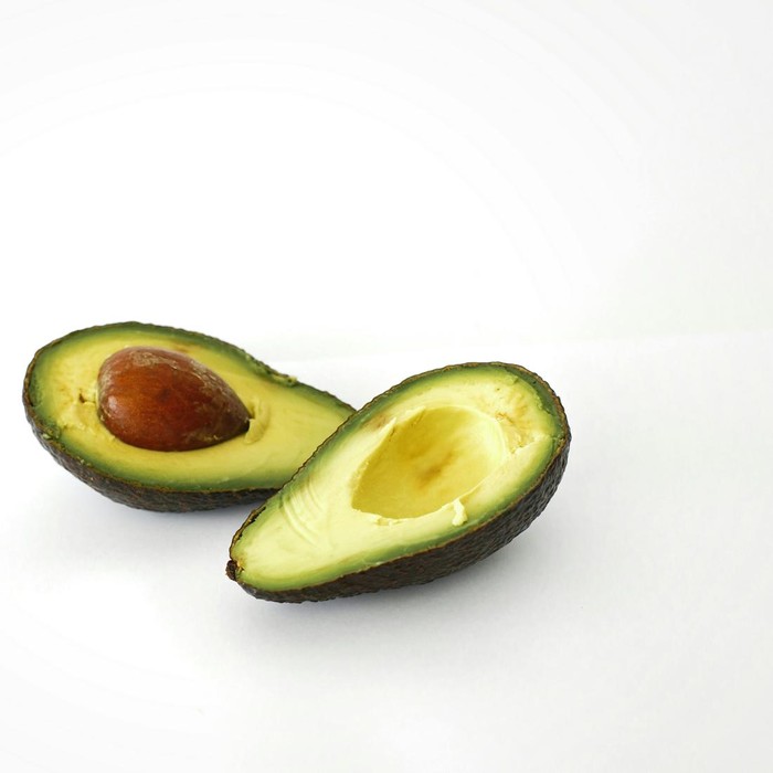 Alpukat baik untuk kulit. Kandungan fatty acid di dalamnya membantu menjaga kulit tetap halus dan lembut