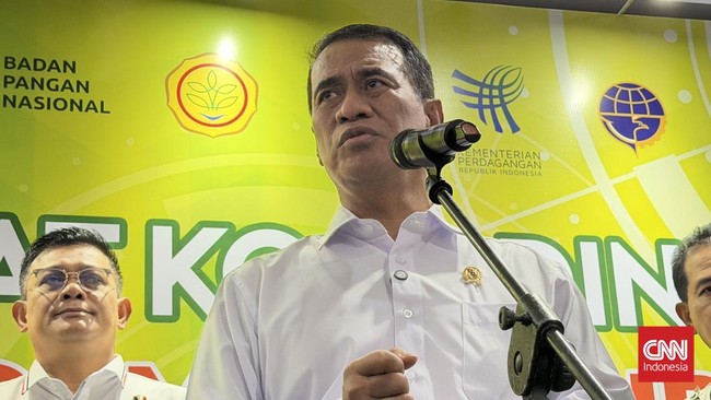 Mentan Amran mengancam akan mencabut izin importir sapi bakalan penyebab mahalnya harga daging, hingga memicu aksi mogok pedagang daging sapi di Jabodetabek.