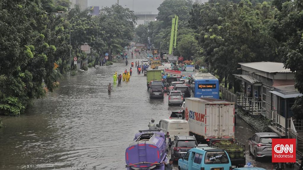 Sejumlah Rute TransJakarta dan Mikrotrans Dialihkan Akibat Banjir