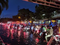 Video: Hujan Deras Terus, 154 RT-20 Ruas Jalan di Jakarta Banjir