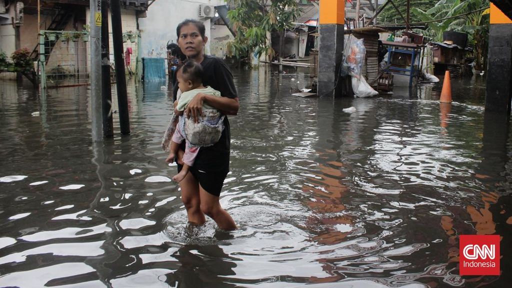 FOTO: Banjir Rendam Kawasan Pegangsaan Dua Kelapa Gading