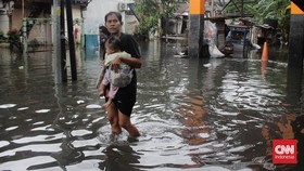 FOTO: Banjir Rendam Kawasan Pegangsaan Dua Kelapa Gading