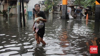 FOTO: Banjir Rendam Kawasan Pegangsaan Dua Kelapa Gading