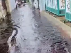 Viral Banjir Warna Merah di Pekalongan, Ternyata Ini Penyebabnya