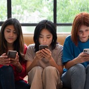 4 Cara Jaga Emosi Tetap Stabil Akibat Banyak Baca Berita Negatif