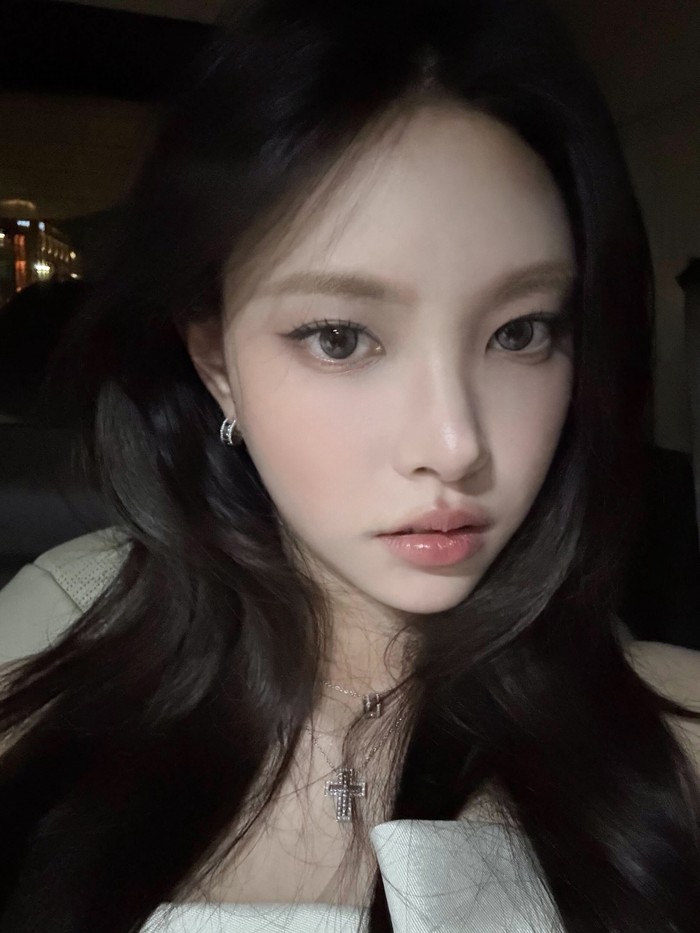 Belum lama ini, Damiani mengadakan grand opening Casa Damiani Seoul untuk merayakan pembukaan flagship store di Cheongdam-dong, Distrik Gangnam, Seoul, Korea Selatan. Acara itu pun dihadiri para tamu undangan kehormatan. / Foto: x.com/ILLIT_twt