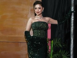 Momen Dewi Perssik Murka ke Akun FB Palsu yang Catut Namanya