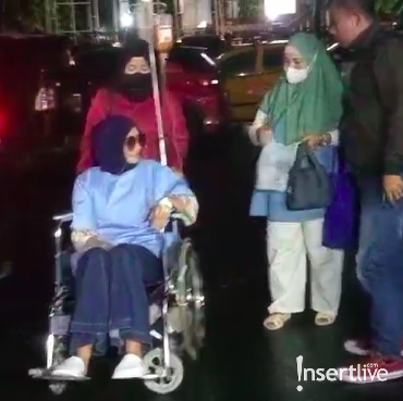 Diperiksa sebagai Tersangka, Doktif Datang Pakai Kursi Roda dan Diinfus: Stres Mikirin DRL