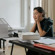 5 Ciri Duck Syndrome yang Bikin Banyak Orang Kelelahan Diam-diam, Kamu Rasakan?