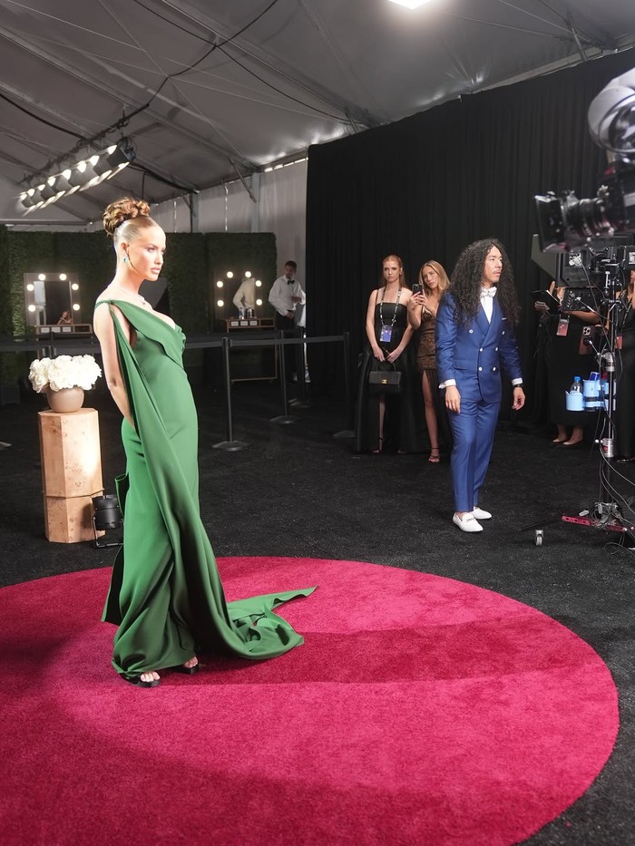 GlamBOT merupakan photobooth yang biasanya tersedia di ajang penghargaan prestisius seperti Oscars dan Grammy Awards. Namun pengakuan seorang perempuan yang ingin menyewa GlamBOT untuk pernikahan ungkap fakta yang memicu kontroversi.