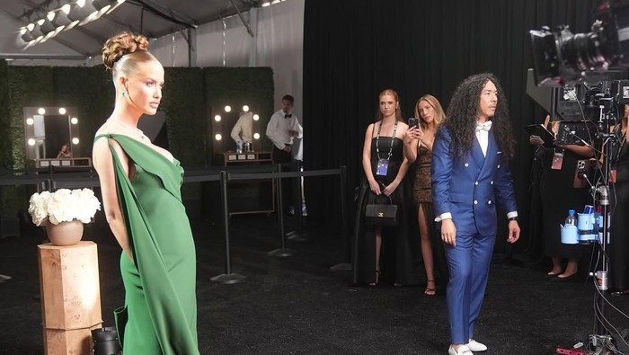 GlamBOT merupakan photobooth yang biasanya tersedia di ajang penghargaan prestisius seperti Oscars dan Grammy Awards. Namun pengakuan seorang perempuan yang ingin menyewa GlamBOT untuk pernikahan ungkap fakta yang memicu kontroversi.