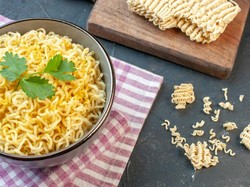 Ini Alasan Sahur Pakai Mi Instan Bikin Cepat Haus