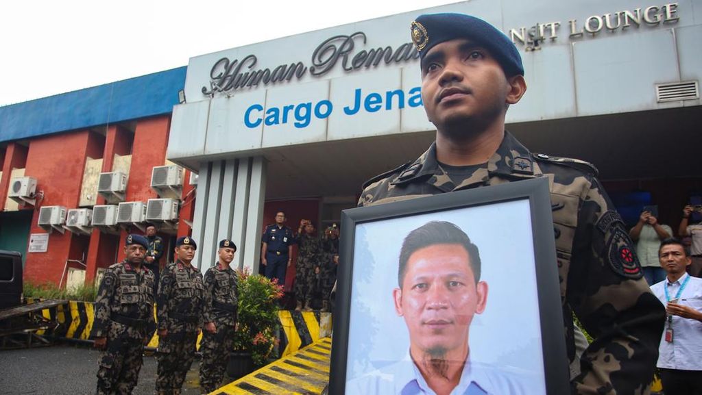 FOTO: Jenazah Deden dan Florencia Korban Pesawat ATR Diberi ke Keluarga