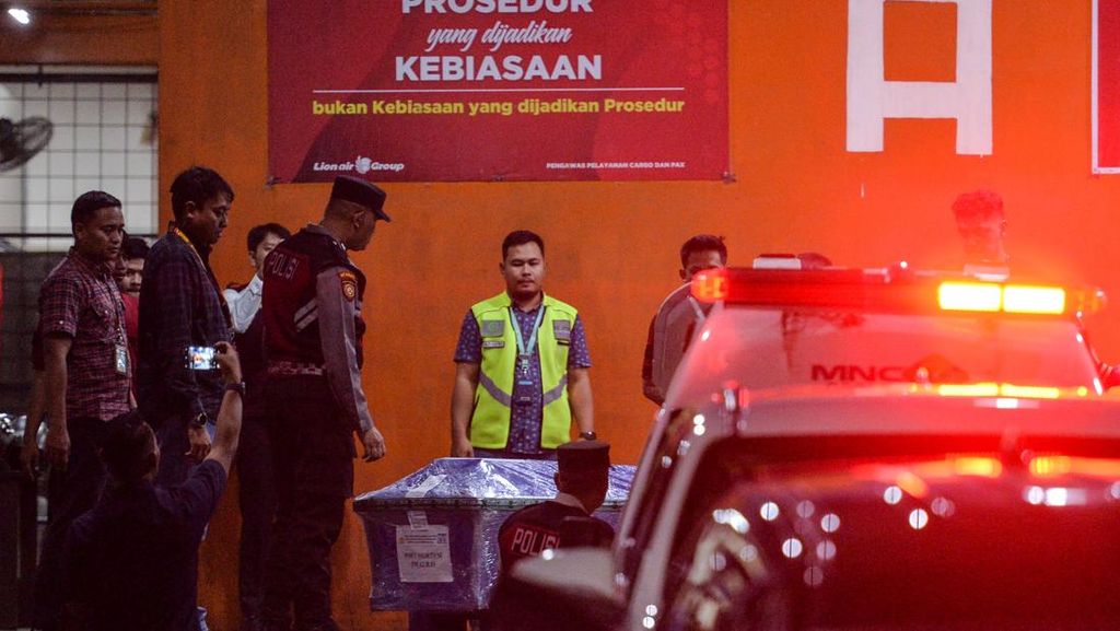 Tim Identifikasi Korban Pesawat ATR Jatuh: Pramugari, Esther Aprilita