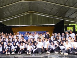 Kolaborasi MPR RI dan Forum Anak Samawa Gelar Aksi Bersih Pantai