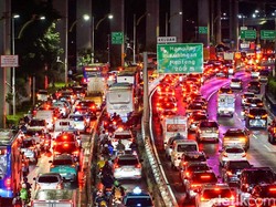 Video: Jalan Gatsu dan Tol Dalam Kota Jakarta Macet Parah Malam Ini