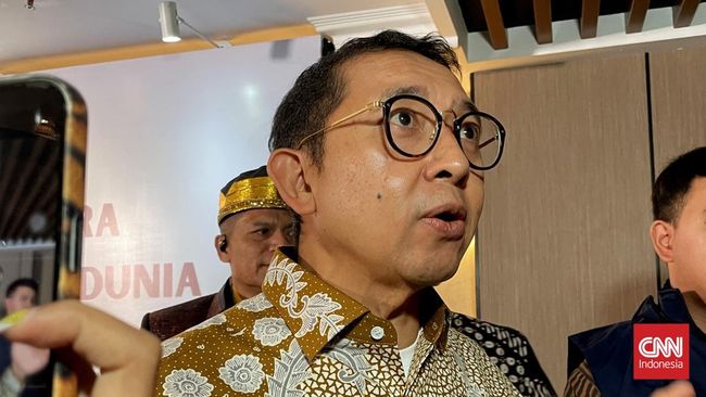 Menbud Fadli Zon mengatakan temuan lukisan cadas tertua di dunia ini menggeser rekor lukisan tertua sebelumnya yang ditemukan di Karampuang, Maros.