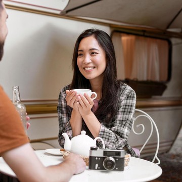 15 Pertanyaan Berbobot yang Diajukan Orang Benar-Benar Cerdas saat Obrolan Basa-Basi